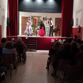 Compañia de teatro Zawiya Tres patas para un banco 001