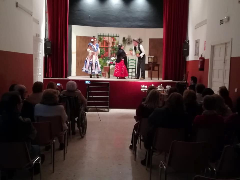 Compañia de teatro Zawiya Tres patas para un banco 001