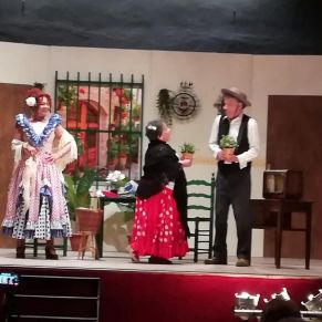 Compañia de teatro Zawiya Tres patas para un banco 003