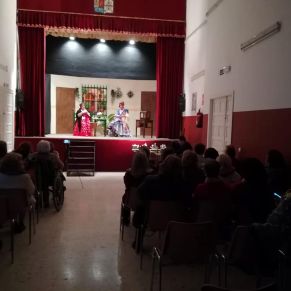 Compañia de teatro Zawiya Tres patas para un banco 004