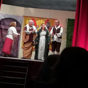 Compañia de teatro Zawiya Tres patas para un banco 005