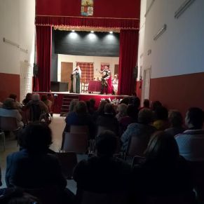 Compañia de teatro Zawiya Tres patas para un banco 006