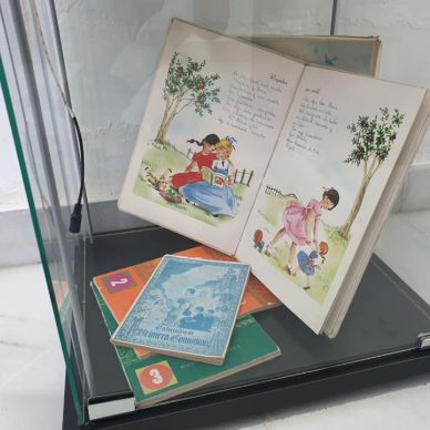 PROGRAMACIÓN NAVIDEÑA EXPOSICIÓN MATERIAL ESCOLAR DE ANTAÑO 001