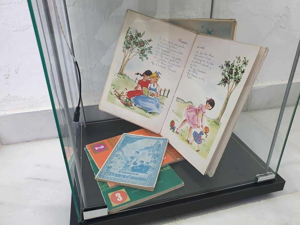 PROGRAMACIÓN NAVIDEÑA EXPOSICIÓN MATERIAL ESCOLAR DE ANTAÑO 001