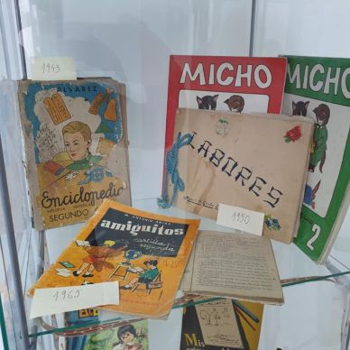 PROGRAMACIÓN NAVIDEÑA EXPOSICIÓN MATERIAL ESCOLAR DE ANTAÑO 002