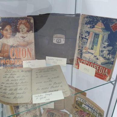 PROGRAMACIÓN NAVIDEÑA EXPOSICIÓN MATERIAL ESCOLAR DE ANTAÑO 008