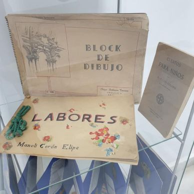 PROGRAMACIÓN NAVIDEÑA EXPOSICIÓN MATERIAL ESCOLAR DE ANTAÑO 010