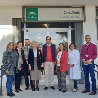 VISITA DE LA DELEGADA TERRITORIAL DE SALUD DE LA JUNTA DE ANDALUCÍA A NUESTRA LOCALIDAD 001