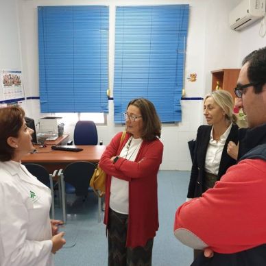 VISITA DE LA DELEGADA TERRITORIAL DE SALUD DE LA JUNTA DE ANDALUCÍA A NUESTRA LOCALIDAD 004